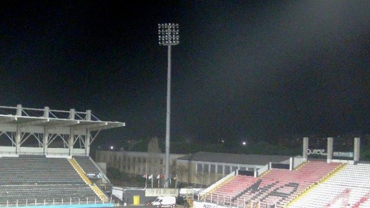 Altınordu-Bucaspor Maçında Elektrik Kesintisi