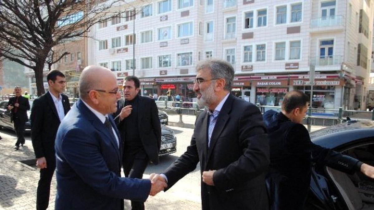 Bakan Yıldız: "Ham Petrol Fiyatlarında Kırılmalar Olabilir"
