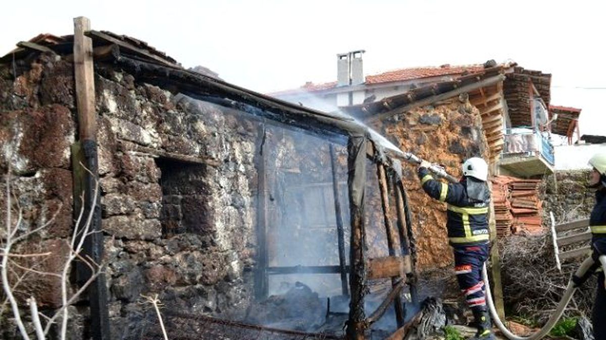 Barakada Yangın Çıktı