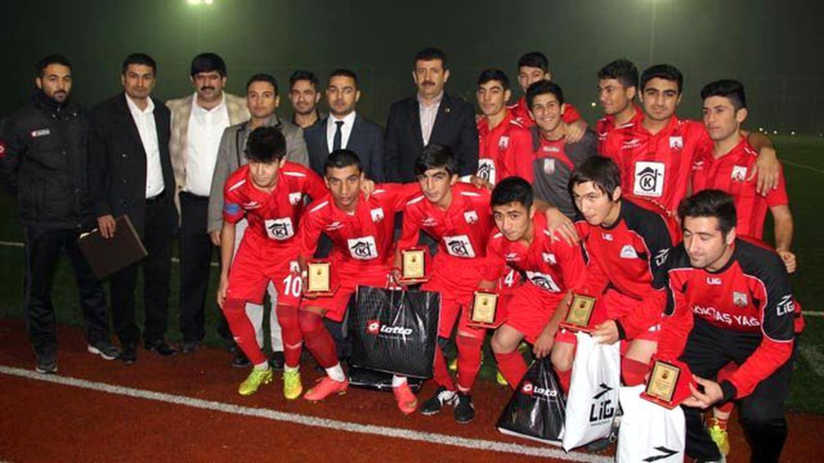 Başarılı Sporcular Ödüllendirildi