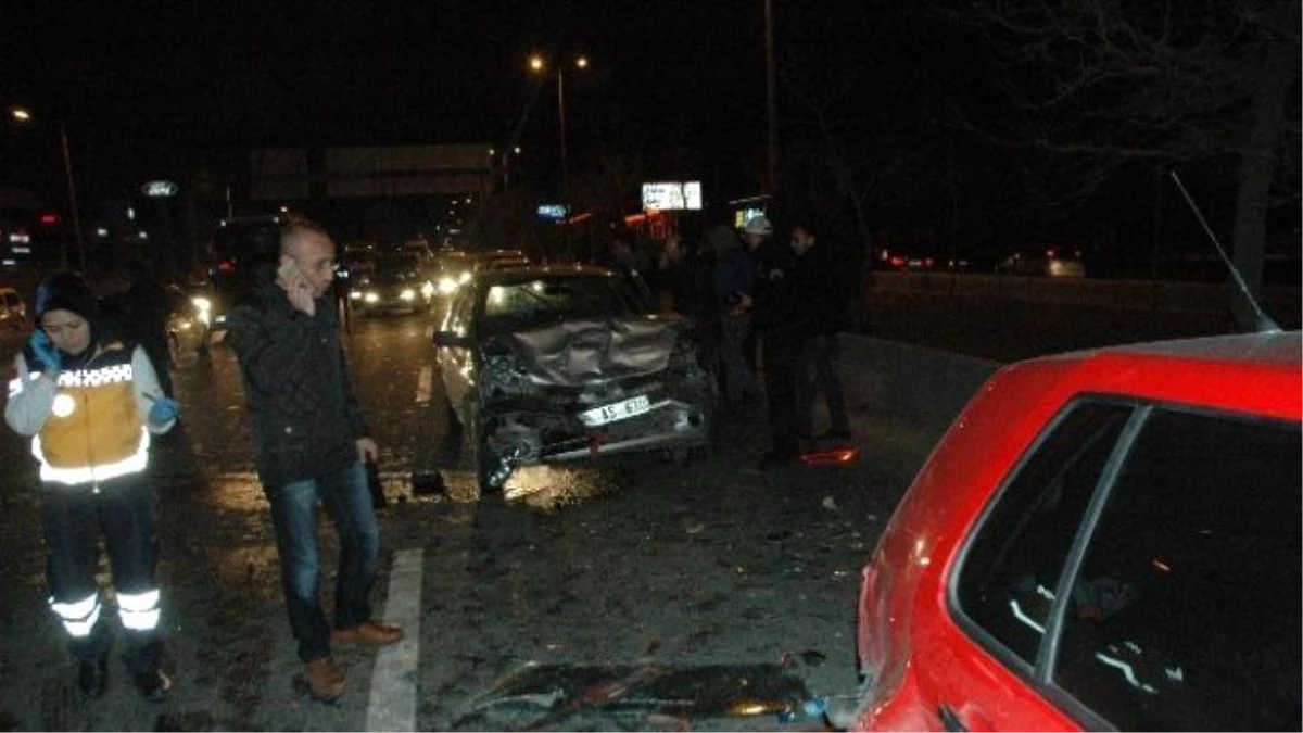 Başkent\'te Trafik Kazaları: 14 Yaralı