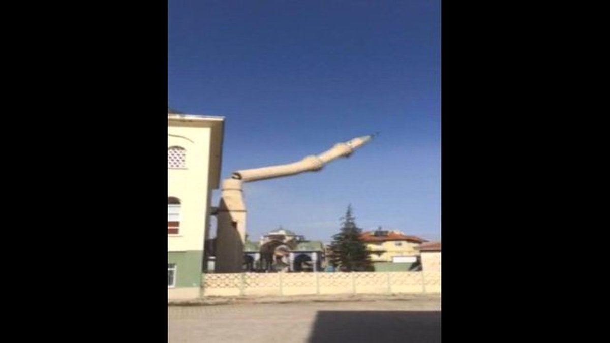 Cami Minaresinin Yıkıldığı Anlar Amatör Kamerada