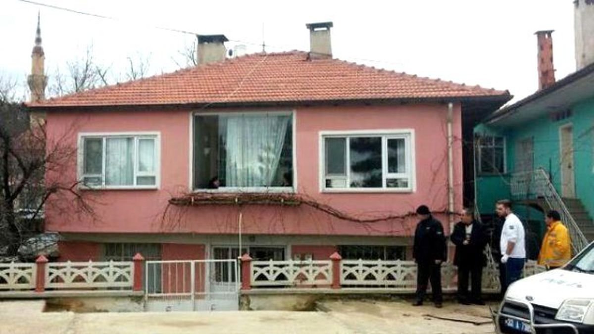 Eşini Öldürüp Polise Teslim Oldu