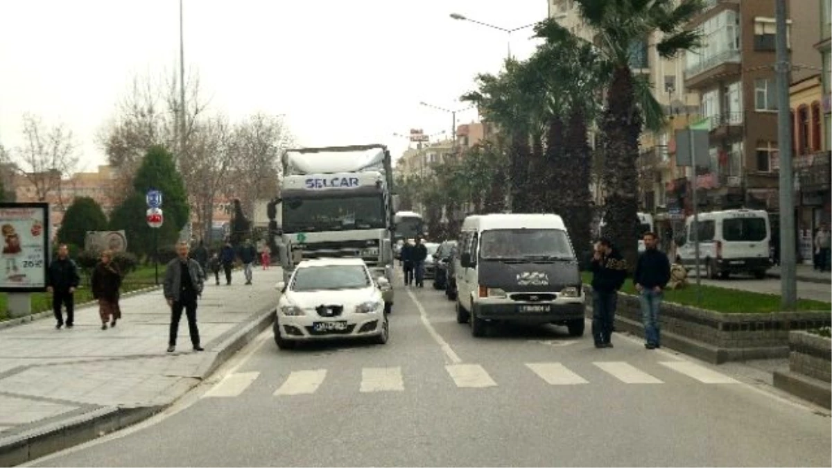 Fırtına Deniz Ulaşımını Vurdu, Trafik Felç Oldu