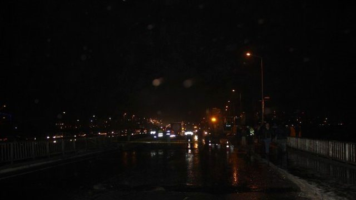 Göçükten Kapanan E-5 Trafiği Avcılar İstikametine Yönlendirildi