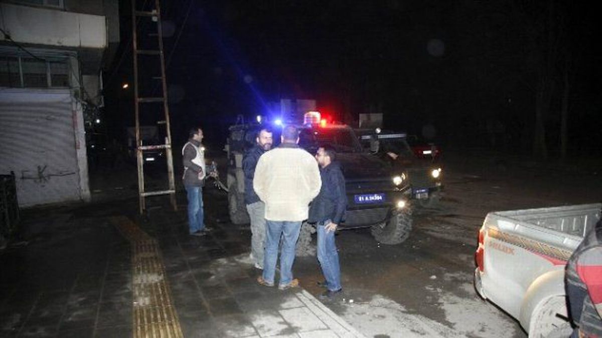 Göstericiler Sert Kayaya Çarptı