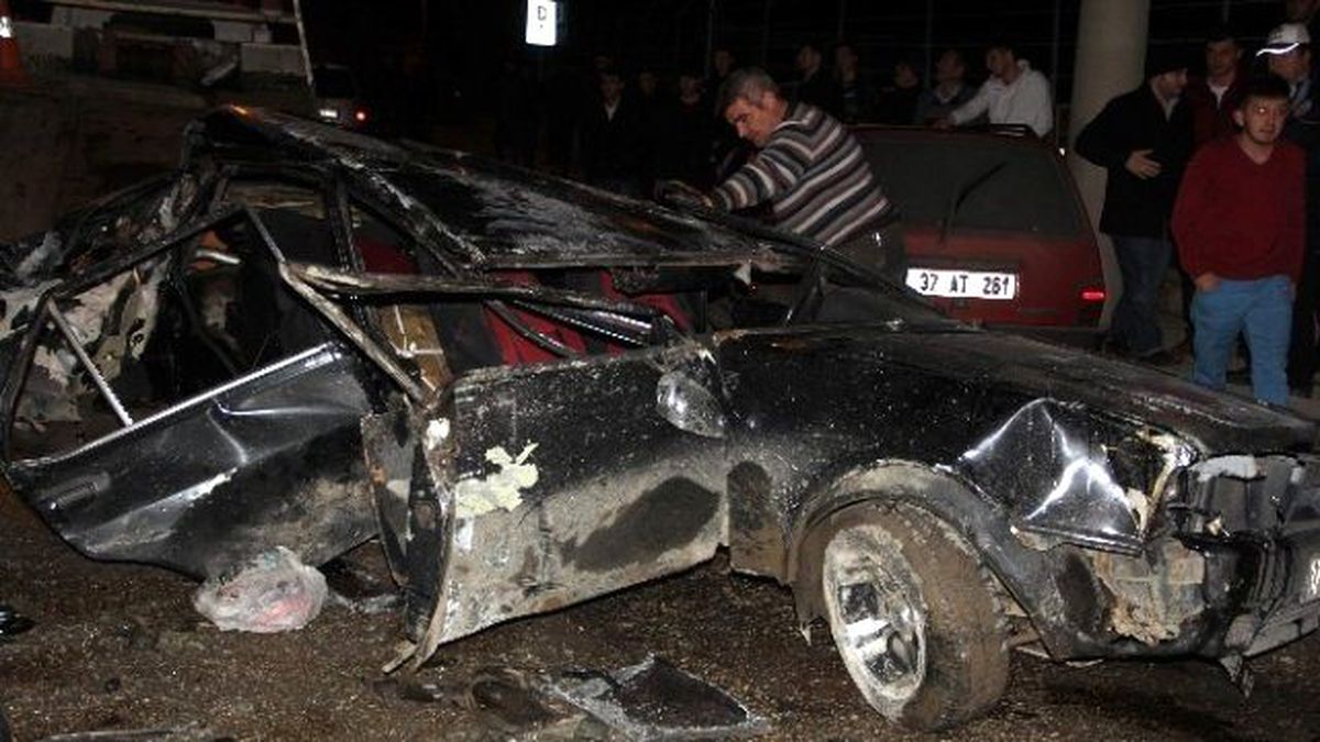 Kağıt Gibi Ezilen Araçtan Sağ Kurtuldu