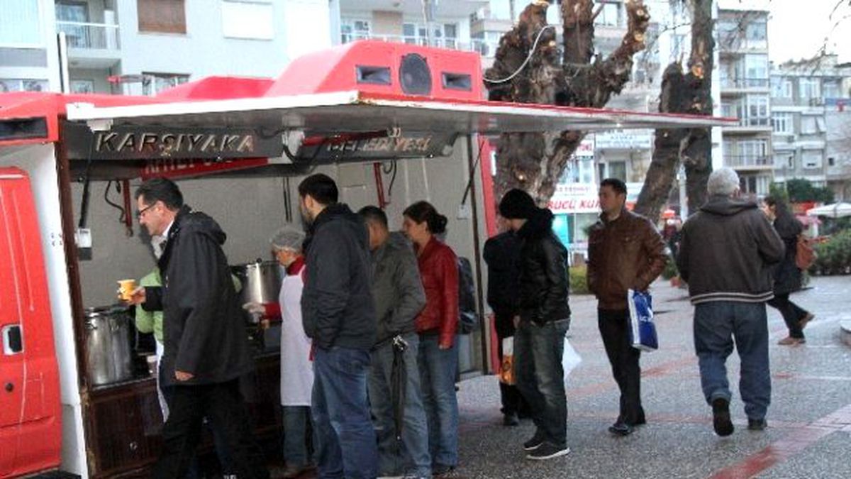 Karşıyaka Duraklarında Çorba Dönemi