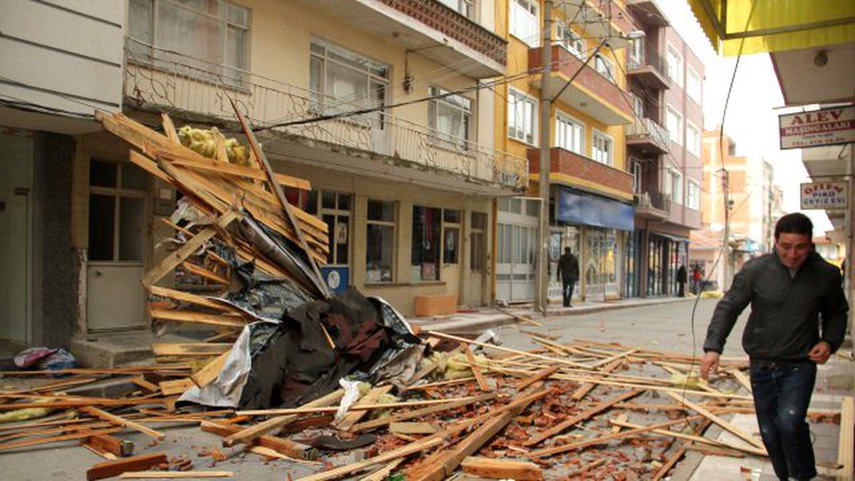 Lodos Deprem Etkisi Yarattı.