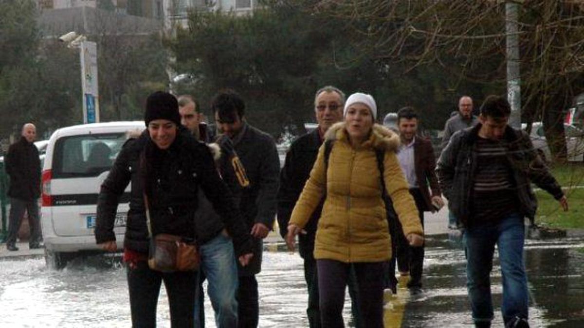 Lodos Yeşilköy Marina\'yı Vurdu