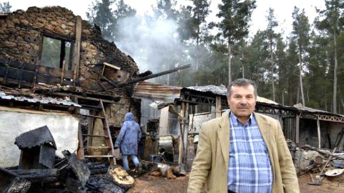 Marangoz Atölyesi ve 4 Araç Yangında Kül Oldu