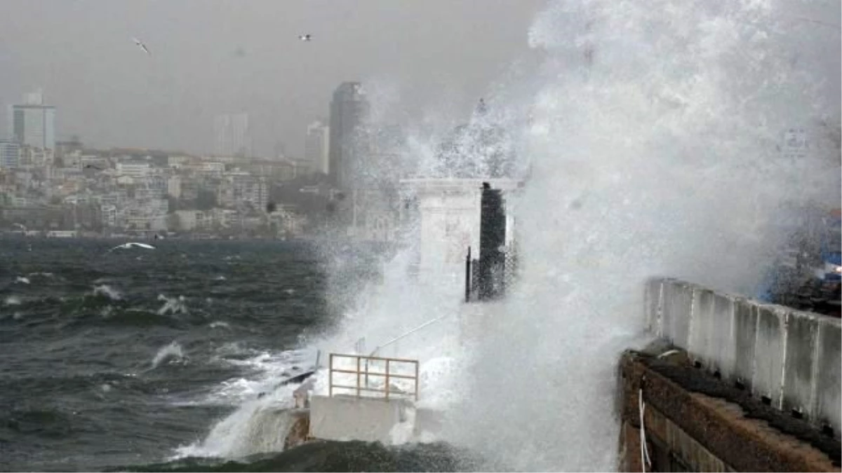 Marmara\'yı Kasıp Kavuran Lodos Gidiyor, Kuvvetli Yağış Geliyor