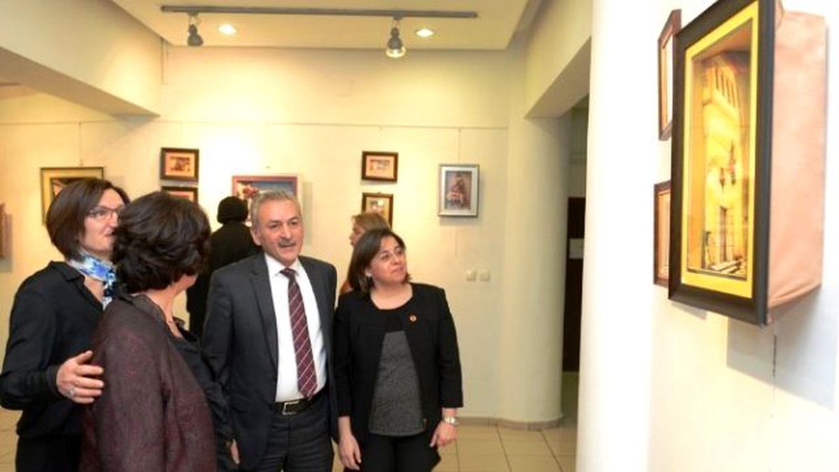 Nilüfer\'de Çini ve Rölyef Sergisi