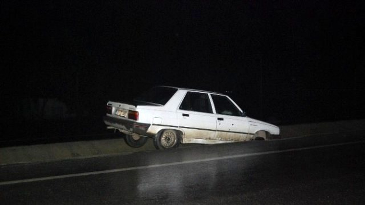 Otomobil Su Kanalına Uçtu: 1 Yaralı