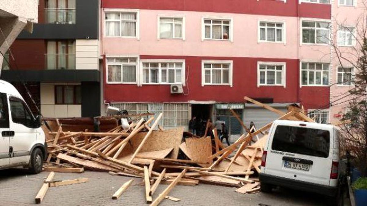 Rüzgar Çatıyı Uçurdu