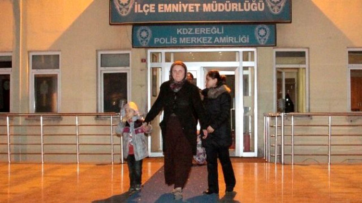 Sokakta Dilendirilen Çocuklara Polis Şefkati