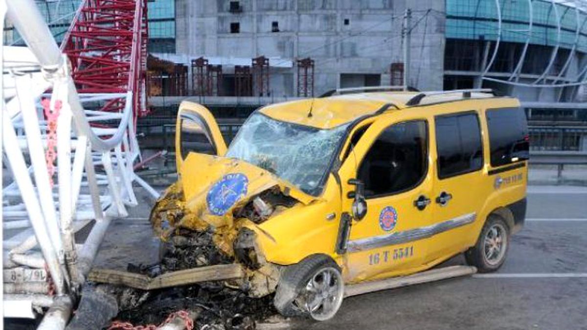 Timsah Arena\'nın Vinci Taksi Üzerine Devrildi; 1 Ölü, 1 Yaralı