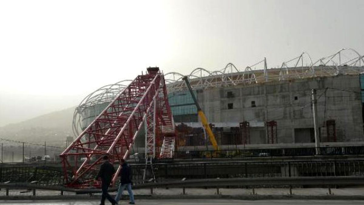 Timsah Arena\'nın Vinci Taksi Üzerine Devrildi; 1 Ölü, 1 Yaralı (4)