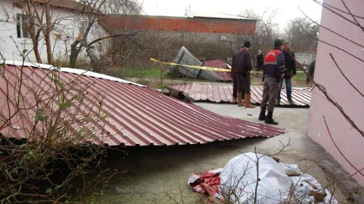 Timsah Arena\'nın Vinci Taksi Üzerine Devrildi; 1 Ölü, 1 Yaralı (10)