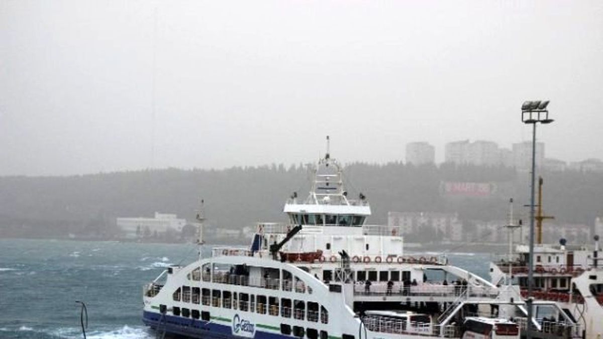 Toz Bulutları Çanakkale Boğazı'nı Kapladı