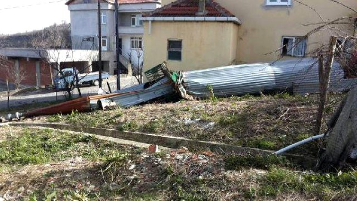 Zonguldak\'ta Fırtına Minare Devirdi