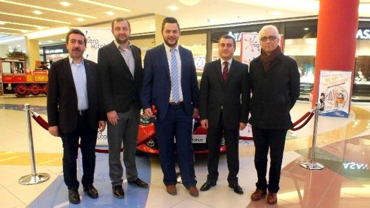 Alış Veriş Merkezinden Kazandığı Otomobili Vakfa Bağışladı