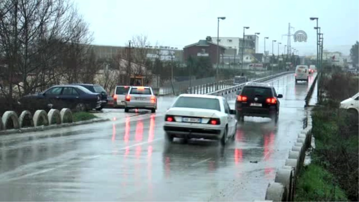 Arnavutluk\'ta Şiddetli Yağış Sele Yol Açtı