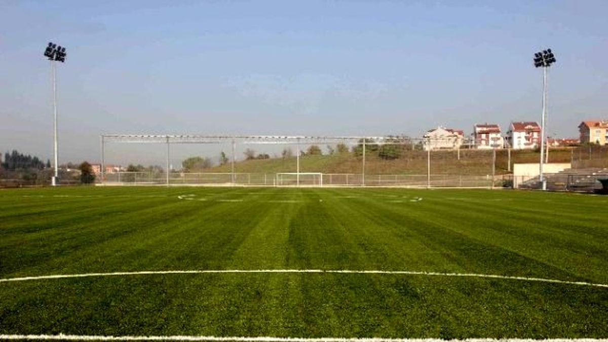 Başiskele Doğantepe\'ye Futbol Sahası