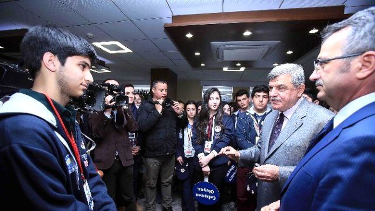 Başkan Karaosmanoğlu\'ndan 41 Gence Altın Öğütler