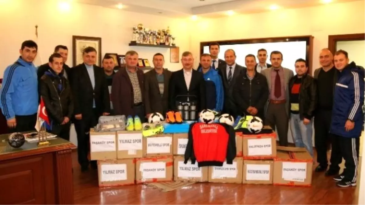 Başkan Yaralı'dan Spor Kulüplerine Malzeme Desteği