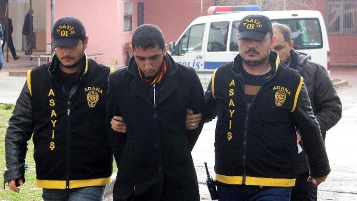 Beş Lirayı Az Bulan Dilenci Gençlerin Parasını Gasp Etti