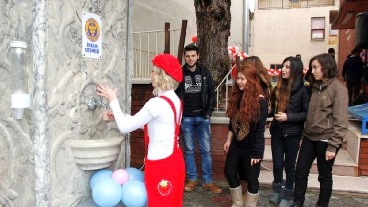 Buca\'da Öğrencilere Moral Eğlencesi