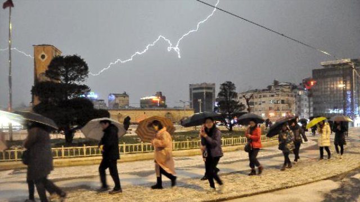 Dolu, Taksim ve Çevresini Beyaza Bürüdü