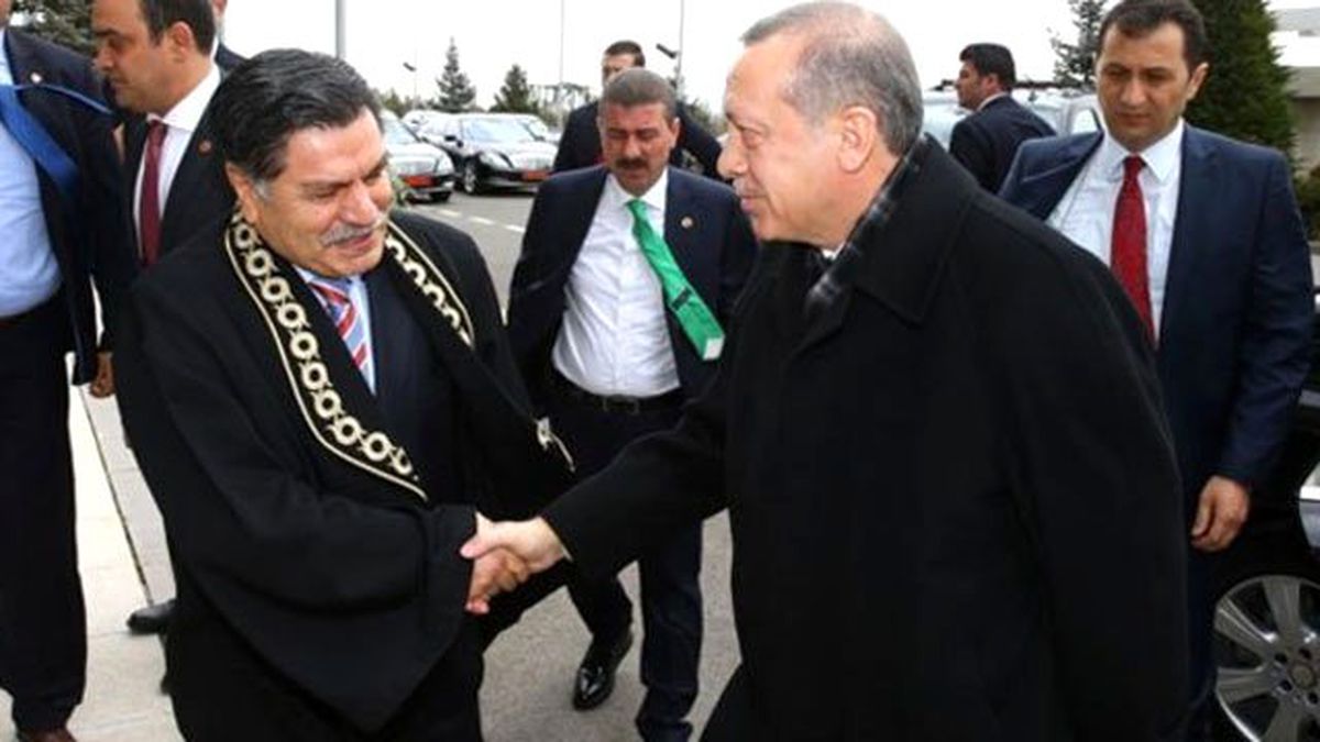 Erdoğan\'ı Kapıda Karşıladı