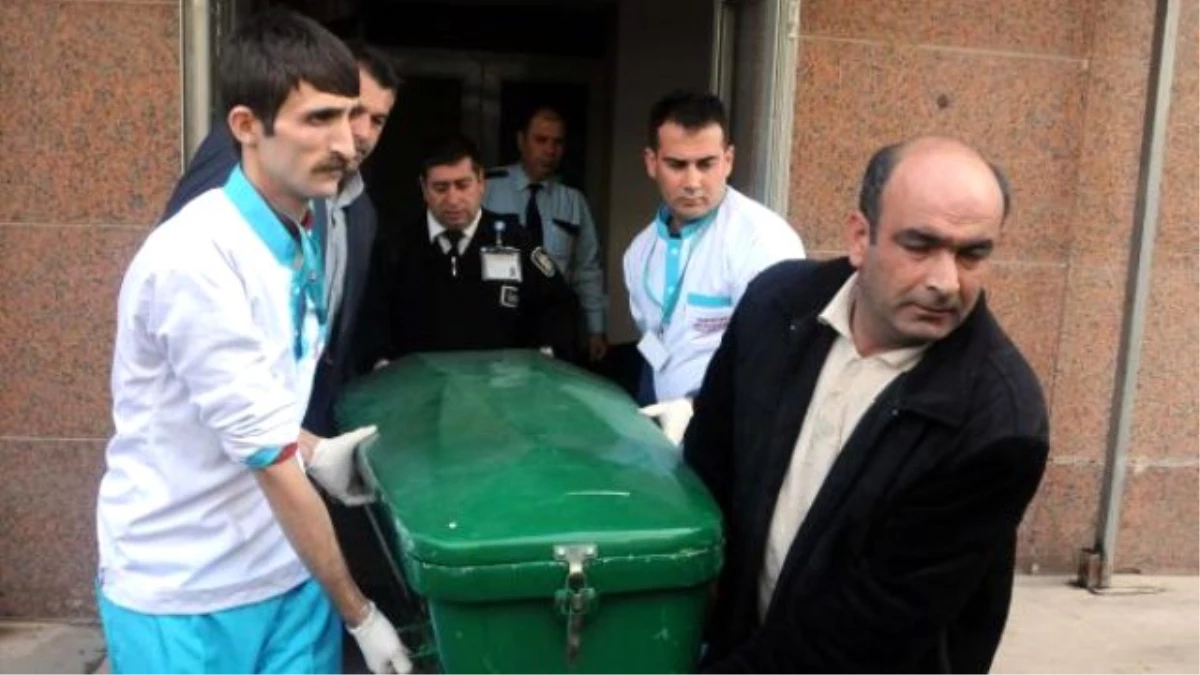 Gaziantep\'te 3 Kardeş Sobadan Öldü, Anne Hastanede