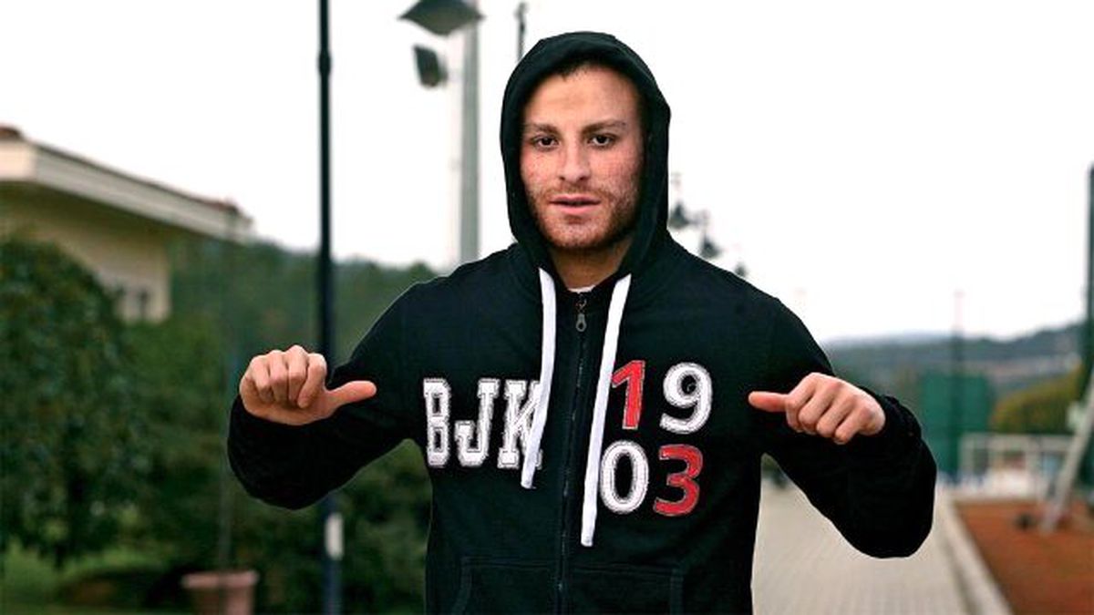 Gökhan Töre\'den Anlamlı Hareket