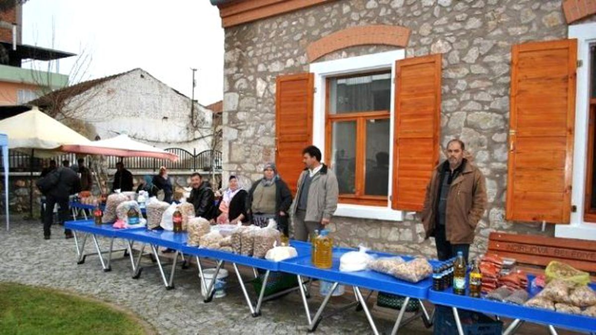 İncirliova Belediyesi Köylü Pazarını Hizmete Açtı