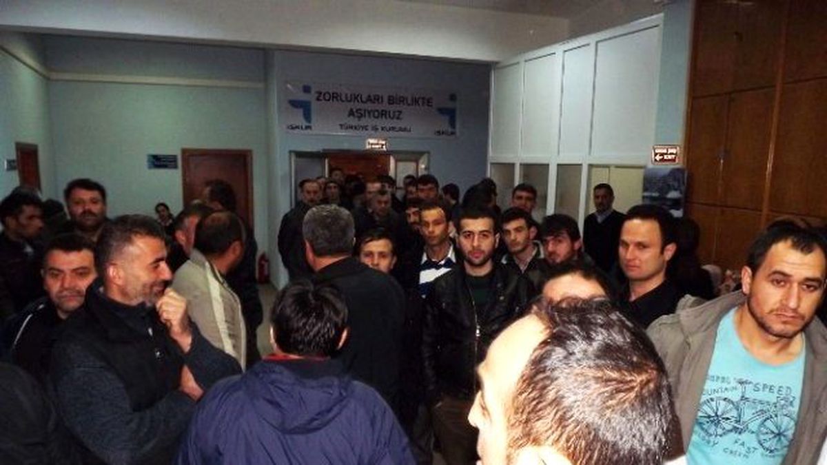 İş Umudu Kuyruk Oluşturdu