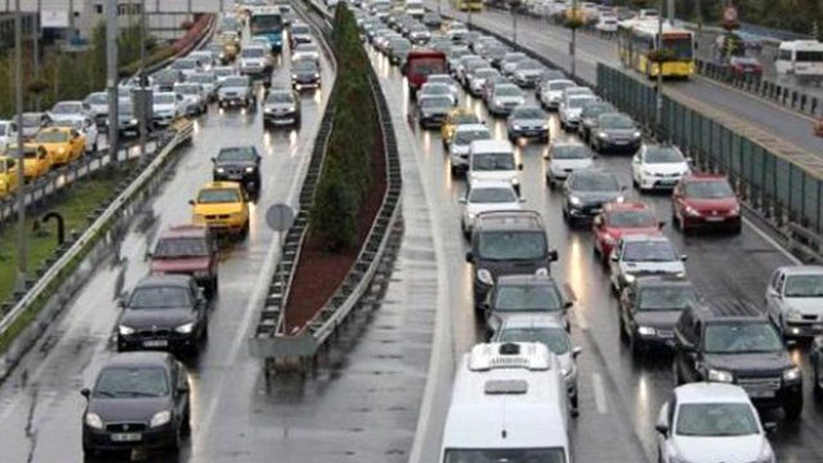 İstanbul\'da Yağmur Trafiği
