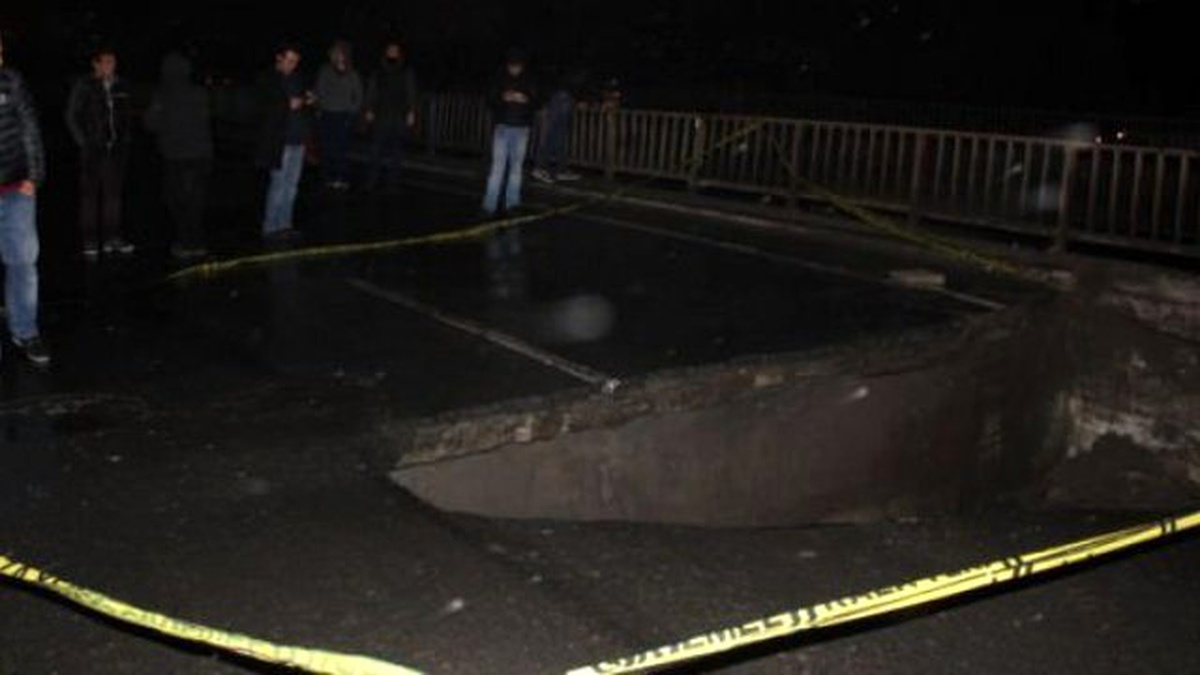 İstanbul Valiliği\'nden Büyükçekmece\'de Çöken Asfalt İçin Açıklama