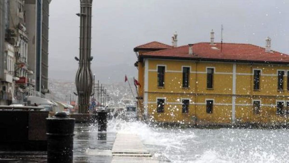 İzmir\'i Lodos Çarptı