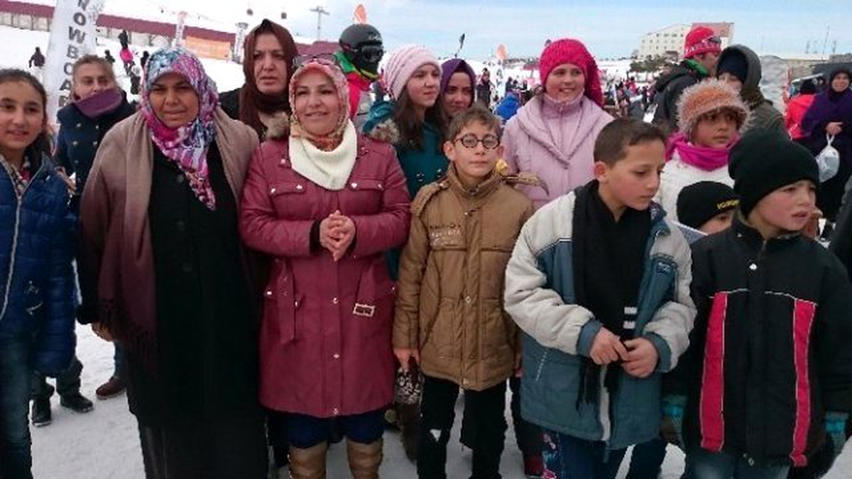 Kadın Muhtardan Mahalle Çocuklarına Kış Eğlencesi