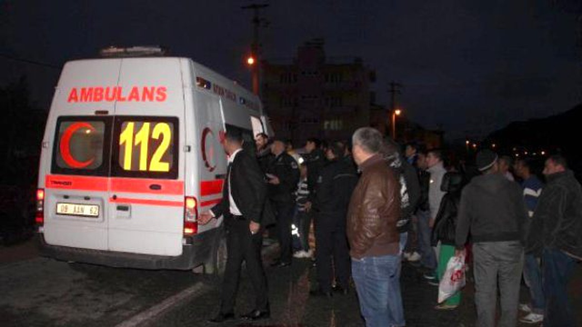 Kasksız Motosikletli Kazada Ağır Yaralandı