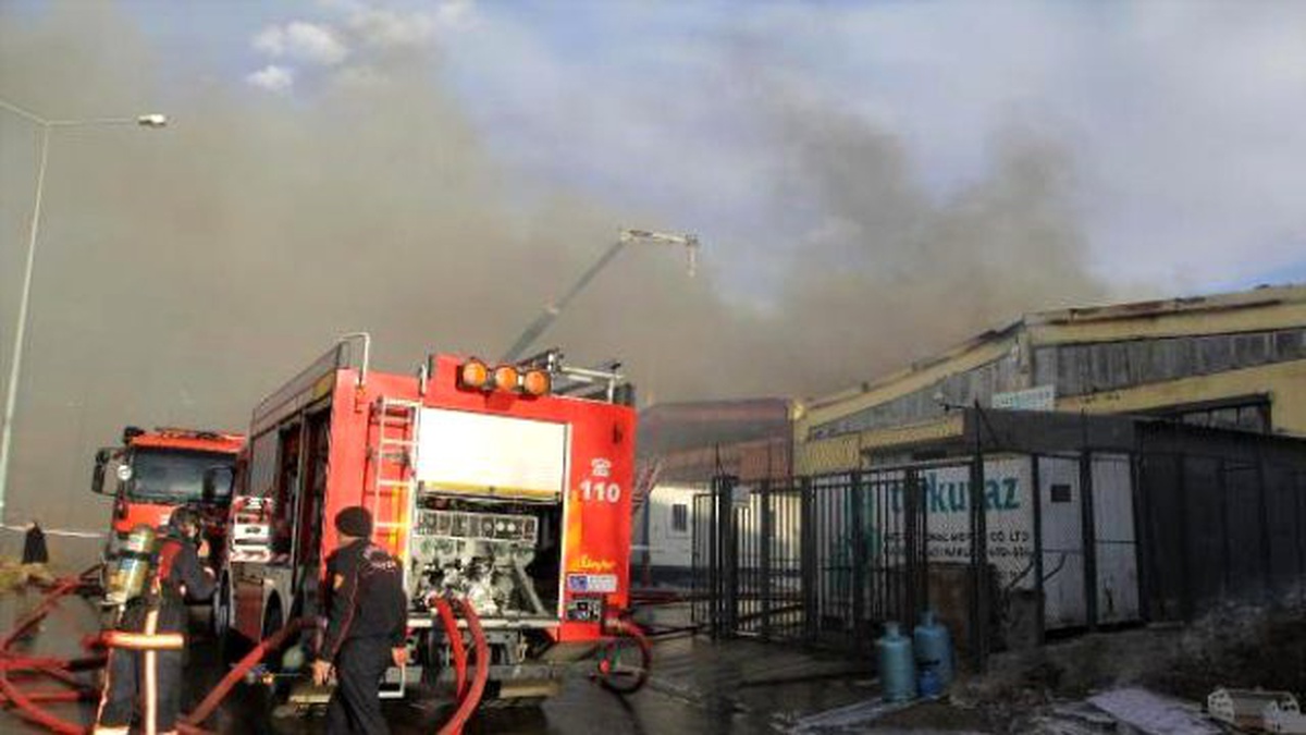 Kazan\'da Nakliye Firması Deposu Alev Alev Yandı