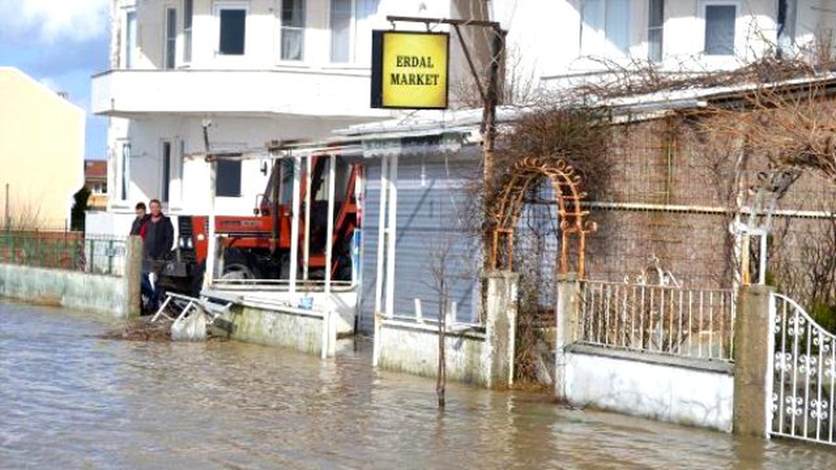Lodos ve Yağmur Yağışı, Edirne\'deki Yazlıklara Zarar Verdi