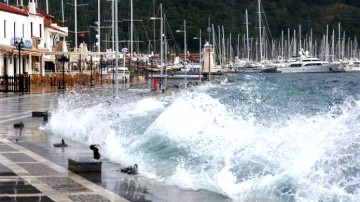 Marmaris\'te Kıyıya Ceset Vurdu