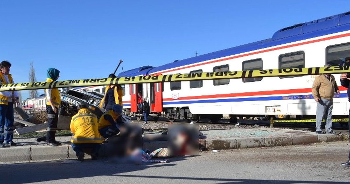 Niğde\'de Tren Kazası: 2 Ölü