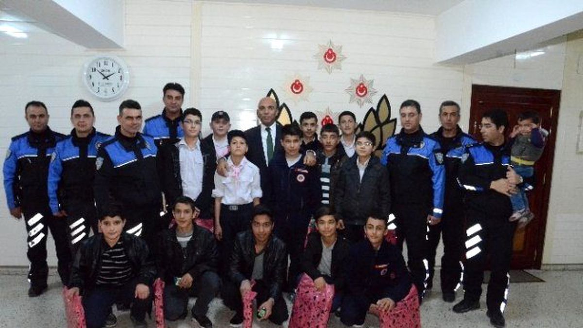 Öğrencilerden Emniyet Müdürü Şahne\'ye Teşekkür Ziyareti