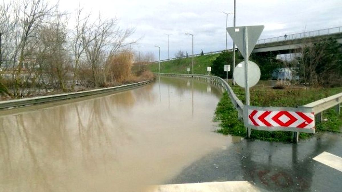Silivri\'de Fabrikalar Sular Altında Kaldı