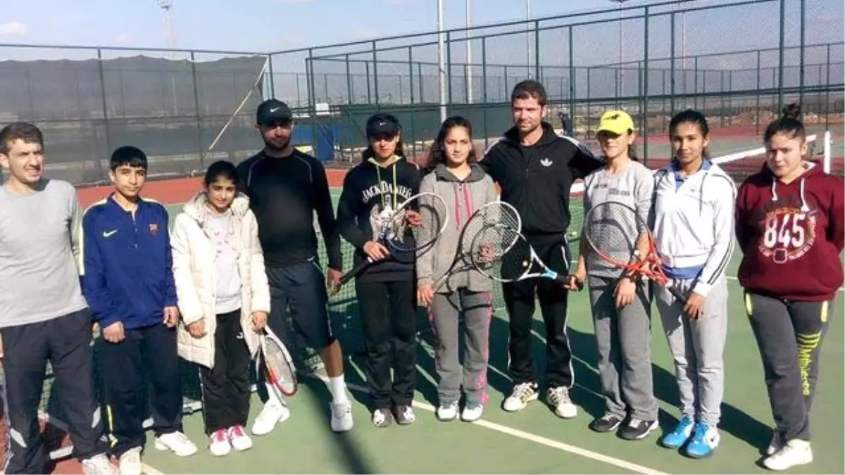 Paralar Futbol Transferlerine \'Yokluk\' Kendi Çocuklarımıza!